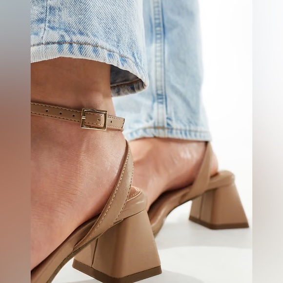 ASOS DESIGN (Wide Fit) Honeydew heeled sandals - Picture 3 of 5